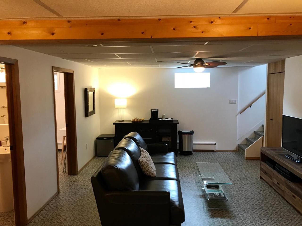 Our Cabin Bed&Breakfast Yellowknife Exterior foto