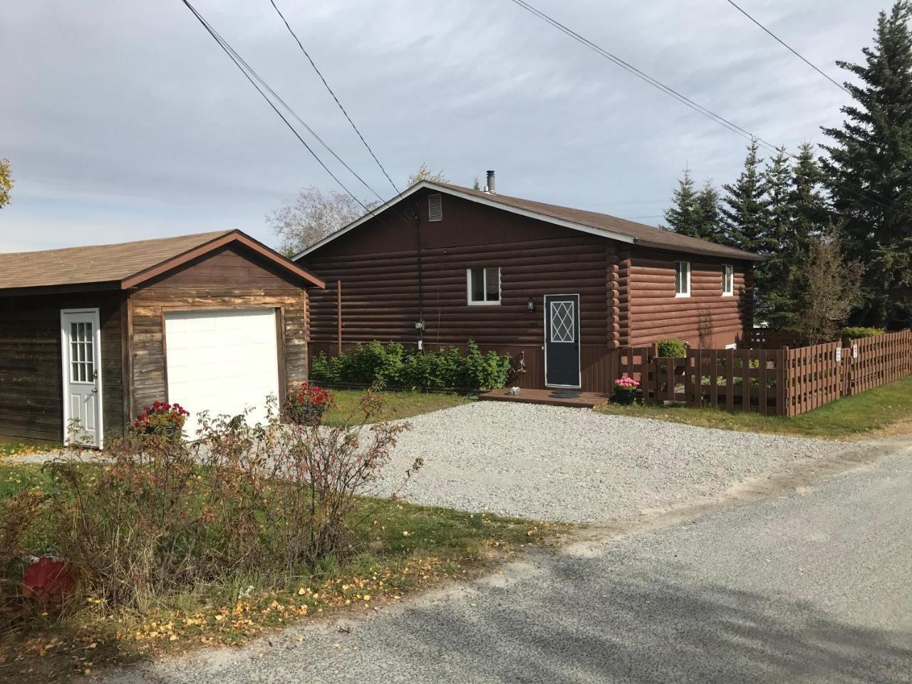 Our Cabin Bed&Breakfast Yellowknife Exterior foto